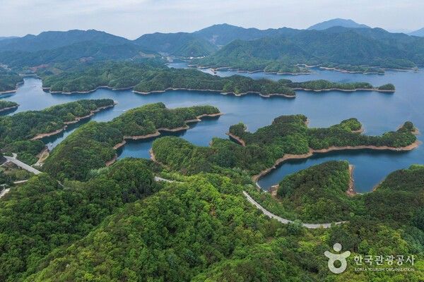 충주호&nbsp;(ⓒ한국관광공사 대한민국 구석구석)