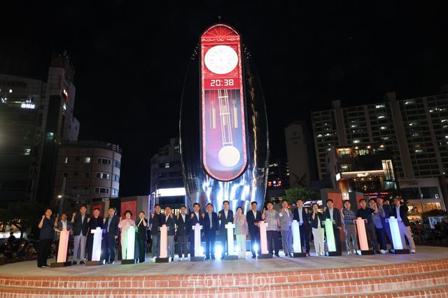 포항 영일대 해수욕장 빛의 시계탑 준공식이 지난 26일 열렸다./사진-포항시