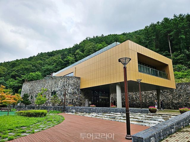 봉학골산림욕장 계곡 백야목재문화체험장 백야자연휴양림 물놀이장 용산저수지 물의 길/사진-음성군