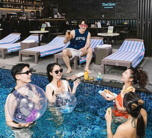 "포포인츠 바이 쉐라톤 수원_글로우 풀 파티.jpg" "(제주신화월드) 신화워터파크.jpg" "그랜드 하얏트 서울 마르지엘라 프래그런스 야외수영장.jpg" "오크밸리 리조트.png" "더위크앤리조트, 야외수영장 개장_1.jpg" "더위크앤리조트, 야외수영장 개장_2.jpg" "보도사진_파크로쉬 리조트앤웰니스 서머풀 패키지.jpg" "[보도자료] 기린빌라리조트, 7월 1일 캠핑장 및 야외수영장 오픈(1).jpg"