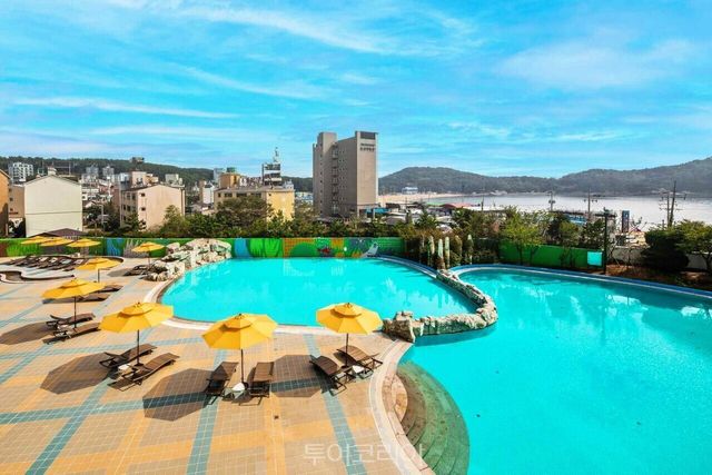 "포포인츠 바이 쉐라톤 수원_글로우 풀 파티.jpg" "(제주신화월드) 신화워터파크.jpg" "그랜드 하얏트 서울 마르지엘라 프래그런스 야외수영장.jpg" "오크밸리 리조트.png" "더위크앤리조트, 야외수영장 개장_1.jpg" "더위크앤리조트, 야외수영장 개장_2.jpg" "보도사진_파크로쉬 리조트앤웰니스 서머풀 패키지.jpg" "[보도자료] 기린빌라리조트, 7월 1일 캠핑장 및 야외수영장 오픈(1).jpg"