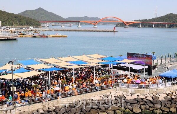 마량놀토수산시장 모습. /사진-강진군