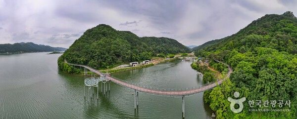의암호 스카이워크&nbsp;(ⓒ한국관광공사 대한민국 구석구석)