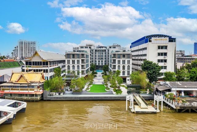 "방콕 더 살릴 호텔에서 아시아 티크 및 아이콘 시암 이동 선착장.jpg" "더 살릴호텔 리버사이드 - Deluxe River View King Bed.jpg" "짜오 프라야 강 앞 NAVA Restaurant.JPG" "HARNN HERITAGE SPA.jpg"