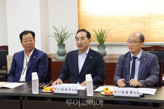 ‘2025년 현안 업무보고 및 소방행정 발전 방향 간담회'에서 편의시설 확충을 강조하는&nbsp;김창식 부위원장