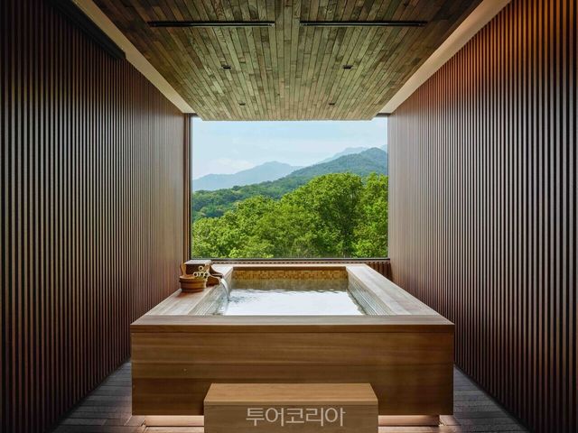 &nbsp;가든하우스 편백나무(히노끼)탕 /사진-한화호텔앤드리조트사진-한화호텔앤드리조트