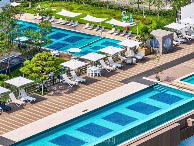 안토(ANTO)’ "가든하우스 히노끼탕.jpg" "0 안토 가을 전경.jpg" "안토 수영장.jpg" /사진-한화호텔앤드리조트