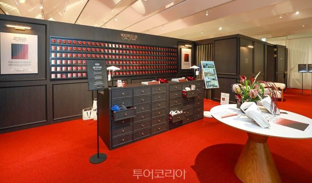 18일 오전, 서울 영등포구에 위치한 더현대 서울 5층에 마련된 '무브먼트랩 공간 경험 : 더 호텔' 팝업스토어 전경