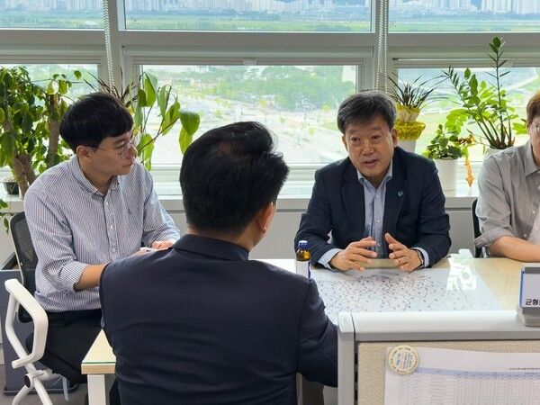 남한권 울릉군수 행안부 방문 모습(사진제공=울릉군청)