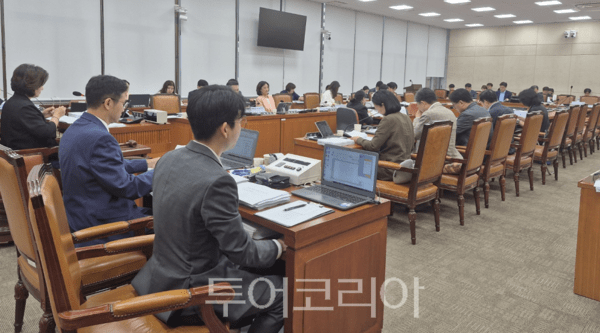 국회 보건복지위원회(복지위)가 20일 오후 서울 여의도 국회에서 법안심사제2소위원회를 열고 문신사법을 의결했다.