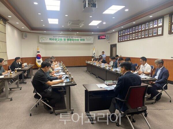 제주시는 지난 19일 시청 본관 회의실에서 ‘제주시 농촌공간 재구조화 및 재생 기본계획 수립 용역’ 착수보고회와 행정협의회 회의를 개최했다. /사진-제주시