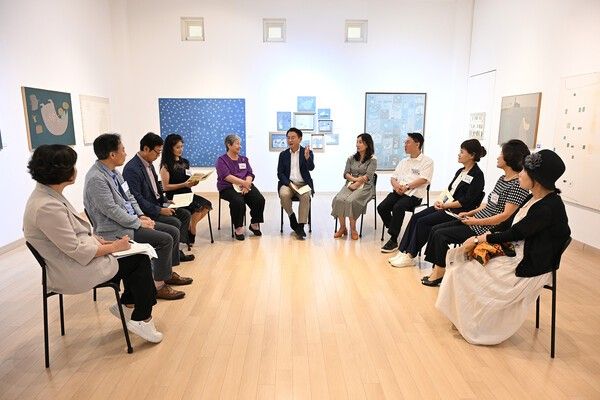 김동근 의정부시장 백영수미술관 방문 호원권역 주민들과 간담회 모습(사진제공=의정부시청)