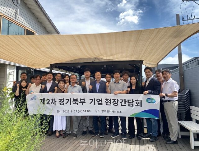 경기북부 전통주 산업 활성화 위한 기업 현장간담회 개최후 기념촬영/사진=경기도의회