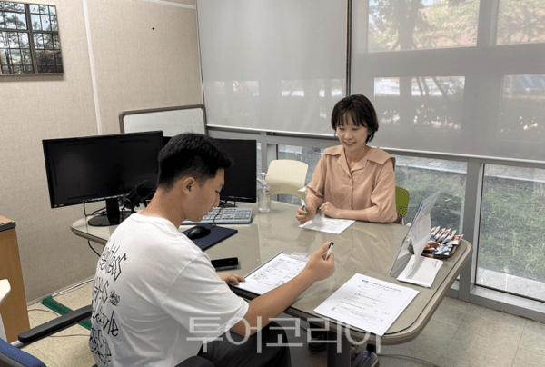 인천대학교 대학일자리플러스센터가 지난 6월 23일부터 8월 1일까지 총 6주간 진행된 2025년도 하계방학 맞춤형 잡매칭 취업컨설팅 프로그램을 진행하고 있다.