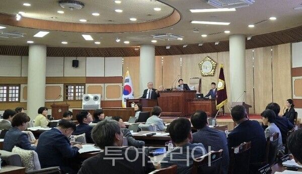 시저질문 하는 문재호 의원/투어코리아뉴스 김경남 기자