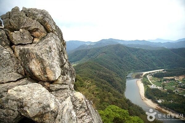 팔봉산&nbsp;(ⓒ한국관광공사 대한민국 구석구석)