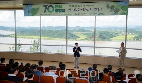 애기봉 행사에서 인사말을 전하고 있는 김병수 시장