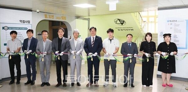 도성훈 인천광역시교육감이 9일 가정고등학교에서 열린 ‘고교학점제 학습 공간 개관식’에 참석하고 있다.