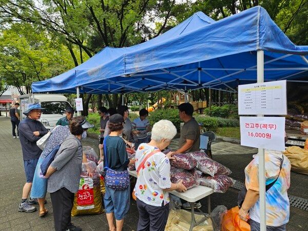 대구 수성구 매호동 일대에서 펼쳐진 영양군 농특산물 판촉전./사진-영양군