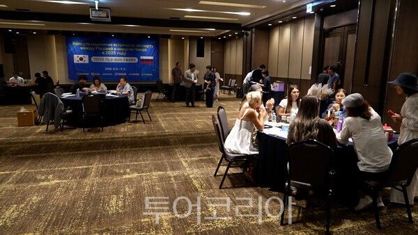 진도군과 전남테크노파크는 최근 쏠비치진도에서 러시아의 유통 관계자를 초청해 수출상담회를 개최했다. /사진-진도군