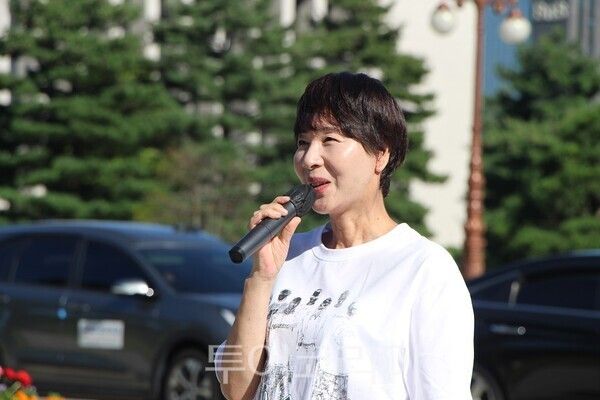 문신사 제도화 민관협의체 TF ·신유정 공동회장이 11일 오후 국회 계단 앞에서 지난 30여년간의 숙원이었던 문신사법의 국회 통과를 촉구하는 기자회견을 하고 있다.&nbsp;2025.09.11. / 투어코리아 이창호 기자