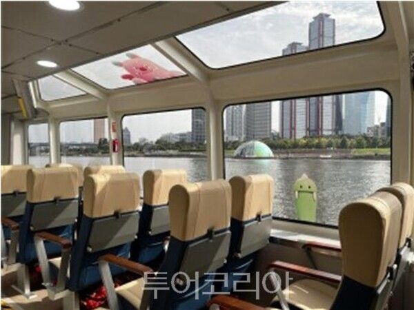 한강버스 내부 모습&nbsp;/사진=서울시