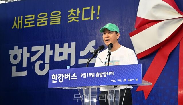 오세훈 서울시장이 17일 오전 '한강버스 취항식'에서 인사말을 하고 있다.&nbsp;/사진=서울시