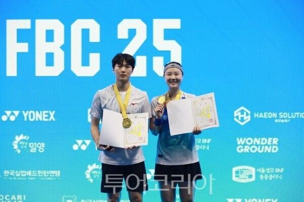 왼쪽부터 고양시청 배드민턴 선수 김재환, 포천시청 배드민턴 선수 신승찬선수/투어코리아뉴스 김경남 기자