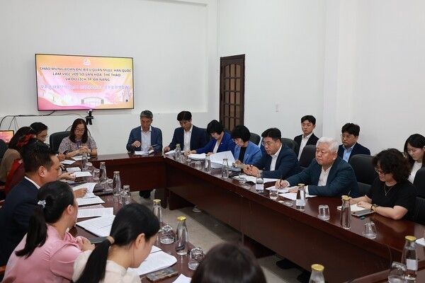 무주군 대표단이 베트남 껌레동과 우호 협력사업 추진 방안을 논의하고 있다/사진=무주군