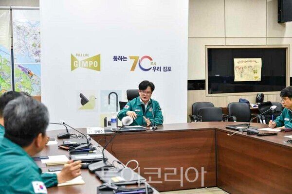 김병수 시장이 지난 25일 각 기관 상황실 등에서 추석 연휴를 대비해 재난안전통신망(PS-LTE) 유관기관 합동 교신훈련을 실시하고 있다.