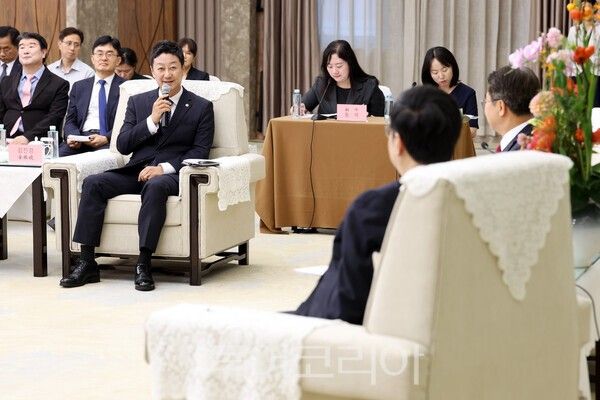 23일 후헝화 충칭시장 등 지도부와의 면담 및 우호협력 체결/사진=경기도의회