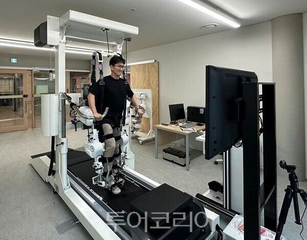 운정 다누림 노인‧장애인복지관 개관(로봇제활)/투어코리아뉴스 김경남 기자