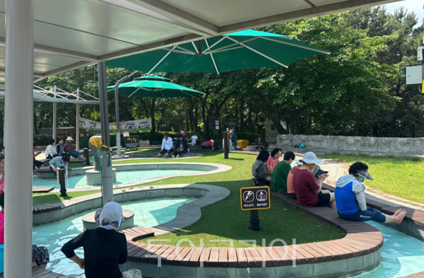 이천 온천공원 족욕장/사진-이천시