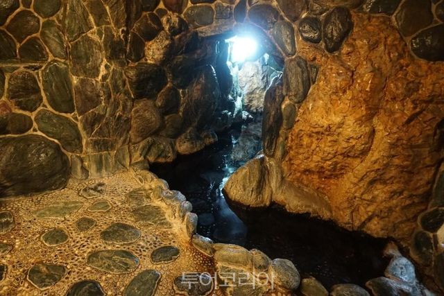 킨타로 온천 유후인 소우안 코스모스 기노사키 온천 - 모리즈야 이즈 나가오카 온천 – 산요-소 도고 온천 – 도고 프린스 호텔 이부스키 스나무시 온천 - 하쿠스이칸 /사진-부킹닷컴