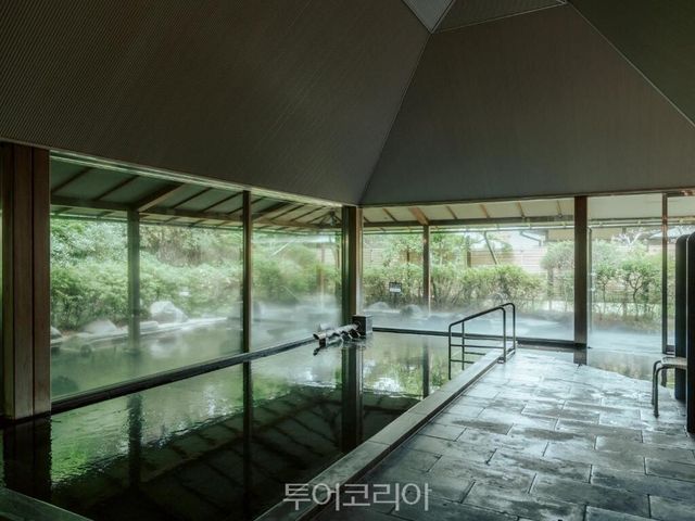 킨타로 온천 유후인 소우안 코스모스 기노사키 온천 - 모리즈야 이즈 나가오카 온천 – 산요-소 도고 온천 – 도고 프린스 호텔 이부스키 스나무시 온천 - 하쿠스이칸 /사진-부킹닷컴