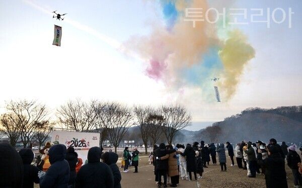 ▲1일 공주시 금강신관공원에서 개최된 ‘2026년 병오년 해맞이 행사’모습. /사진-공주시