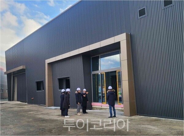 영광군은 13일 미래농업자원육성센터 리모델링 공사 현장을 방문해 사업 추진 상황을 점검했다. /사진-영광군