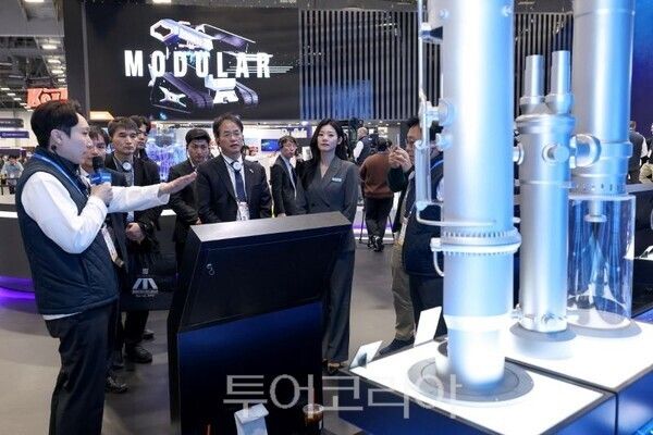 세계 최대 정보기술(IT) 전시회인 ‘CES 2026 (Consumer Electronics Show)’ 현장 방문한 이동환 시장과 고양시 대표단/투어코리아뉴스 김경남 기자