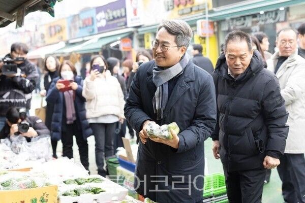 의왕시 도깨비시장 찾은 김동연 지사/투어코리아뉴스 정명달 기자