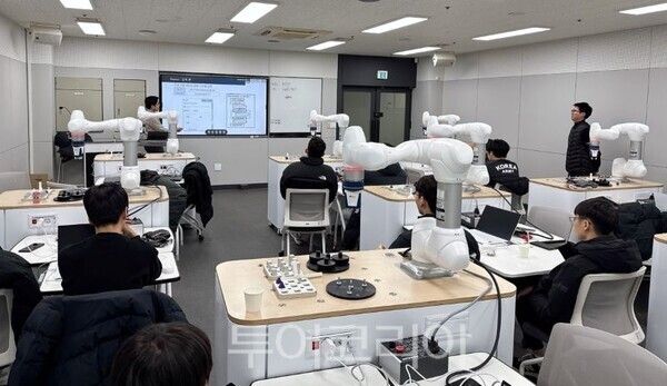 협동로봇 교육/투어코리아뉴스 정명달 기자
