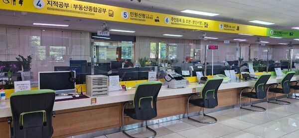 하동군 민원실 전경(제공=하동군)