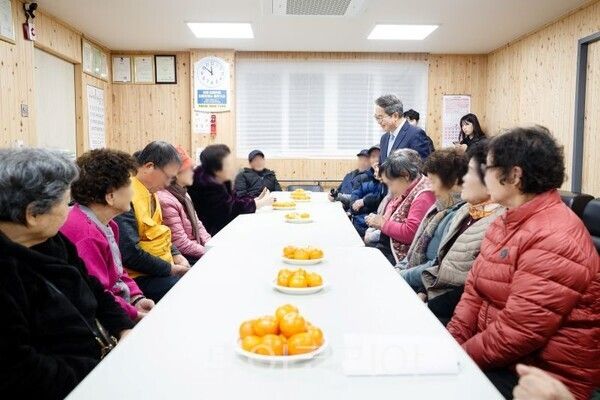 김동연 지사가 한파쉼터를 방문했다/투어코리아뉴스 정명달 기자