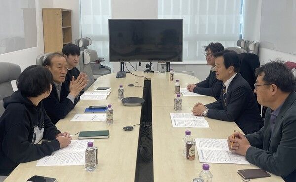 조규일 시장 김영만 한국이스포츠협회장 만나(제공=진주시)