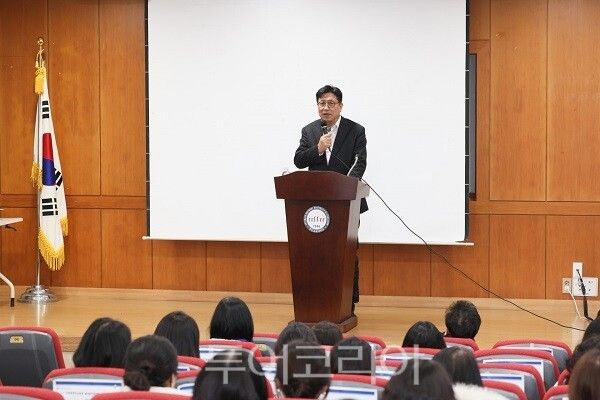 도성훈 교육감이 19일 서부결대로진로센터에서 ‘2026년 결대로진로센터 진로체험 운영 강사 위촉식’을 개최하고 있다.