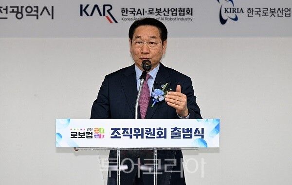 유정복 인천광역시장이 21일 시청 장미홀에서 열린 '로보컵 2026 인천 조직위원회 출범식'에서 인사말을 하고 있다.