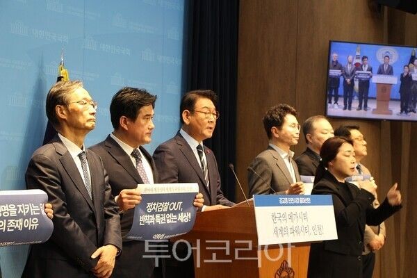 더불어민주당 김교흥 국회의원이 22일 오전 국회 소통관에서 기자회견을 열고 2026년도 제9회 지방선거 인천광역시장 선거 출마를 공식 선언하고 있다.&nbsp;2026.01.22. / 투어코리아 이창호 기자