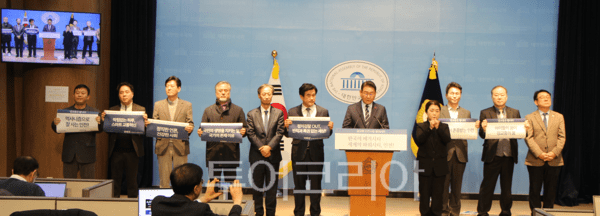 더불어민주당 김교흥 국회의원이 22일 오전 국회 소통관에서 기자회견을 열고 2026년도 제9회 지방선거 인천광역시장 선거 출마를 공식 선언하고 있다.&nbsp;2026.01.22. / 투어코리아 이창호 기자