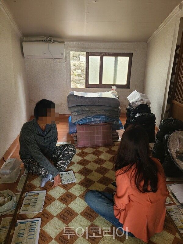 진도군은 오는 2월 5일까지 진도읍 중장년층 1인 가구를 방문해 면담 조사를 진행한다. /사진-진도군