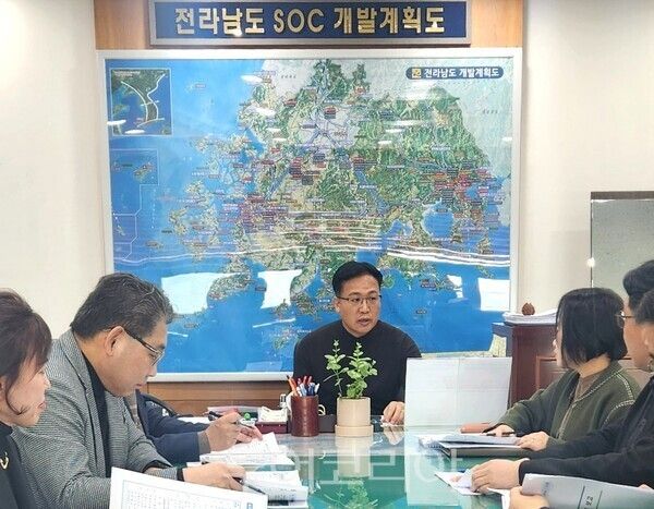 목포시는 23일 조석훈 목포시장 권한대행 주재로 네 번째 권역별 현안업무 점검회의를 열였다. /사진-목포시