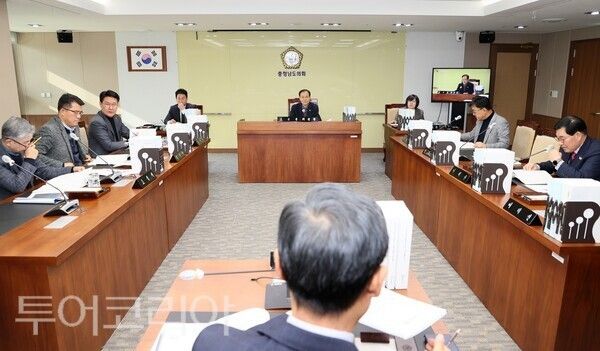 ▲고광철(공주1·국민의힘) 충남도의회 건설소방위원회 위원장의 주재로 26일 열린 제363회 임시회 제1차 회의 모습. /사진-충남도의회